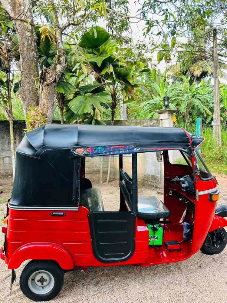 Bajaj three-wheeler - photo 2