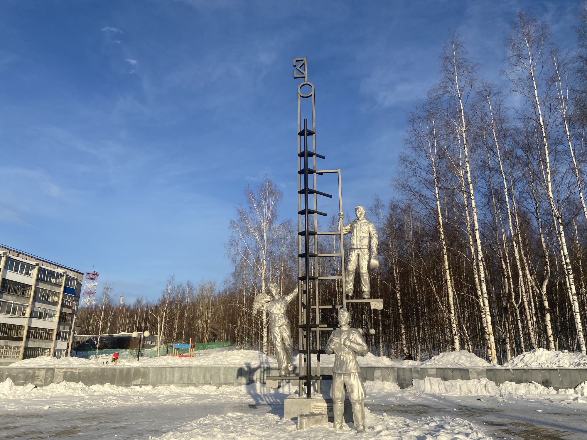 Стелла «Победители. Связь времён» в Качканаре. Фото Р. Габдулхаевой