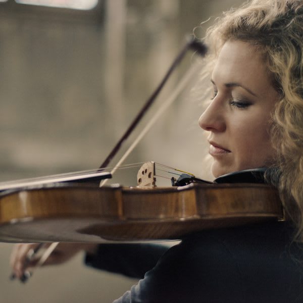 Playing without a Shoulder Rest Gwendolyn Masin by Balazs Borocz Kincsem Palace Budapest 3519