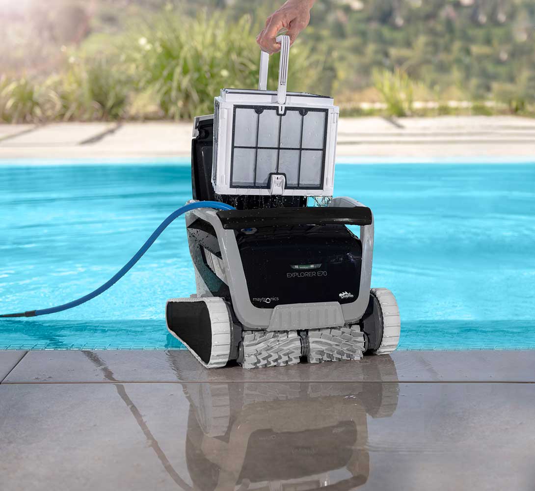maytronics dolphin explorer e70 robotic pool cleaner