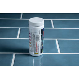 Silver 7-Way Pool and Spa Test Strips  for pH, Total Chlorine, Free Chlorine, Bromine, Alkalinity, Total Hardness, and Cyanuric Acid - 100 Strip Bottle