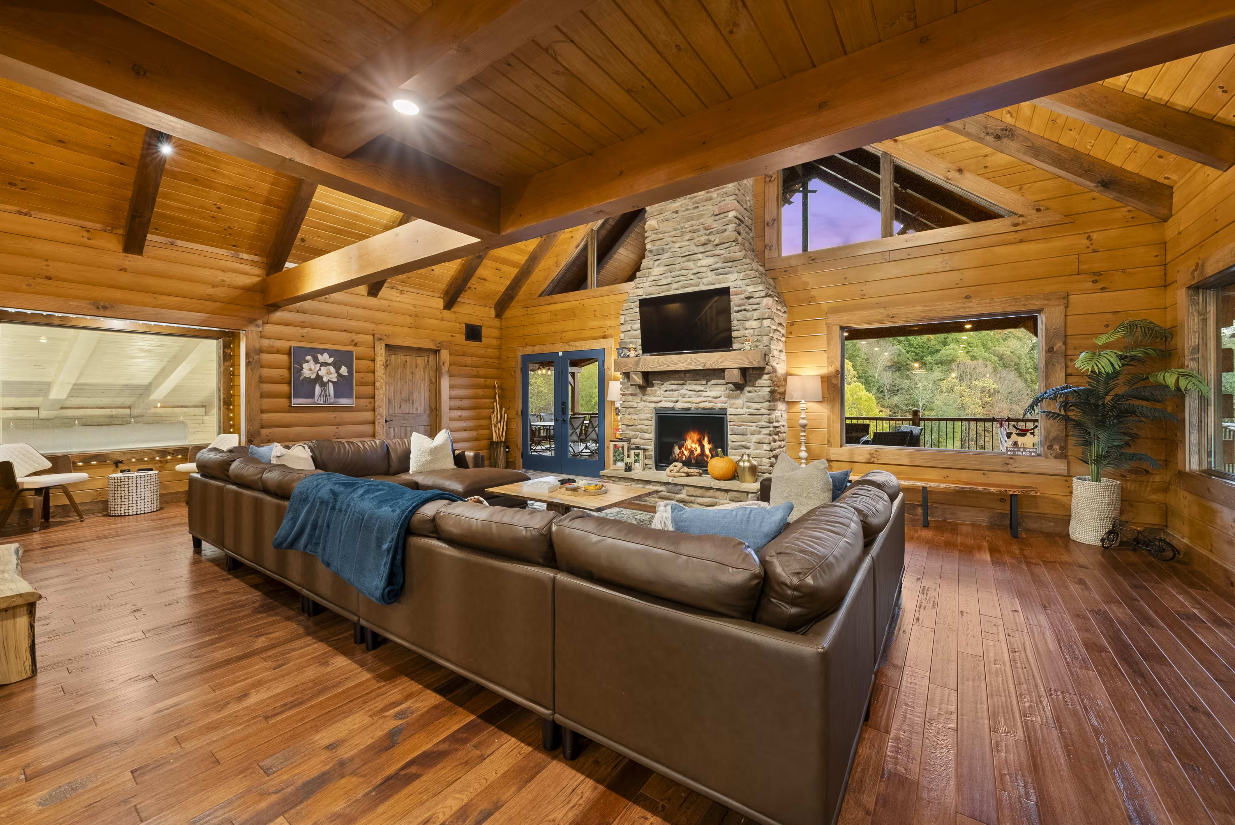 Large group cabin in Hocking Hills Ohio