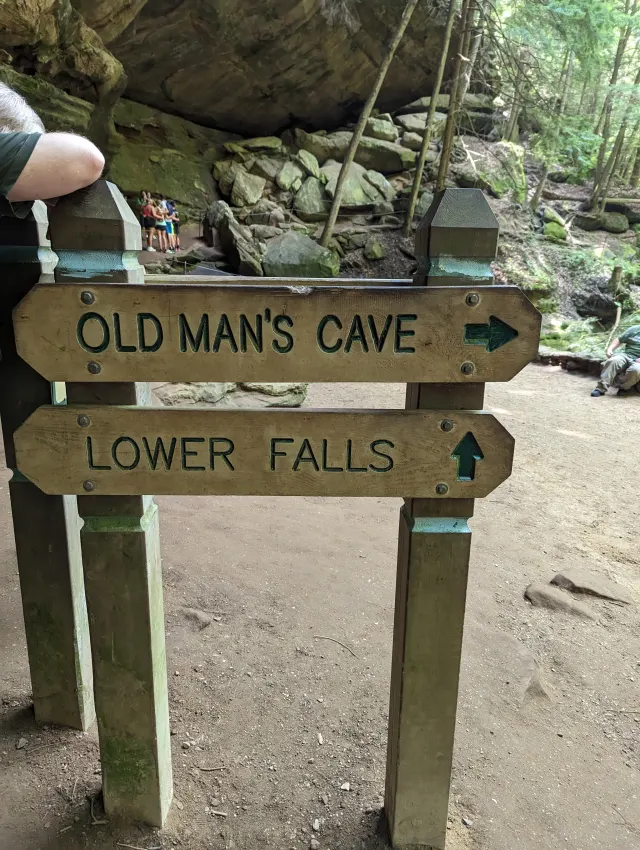 Trail sign pointing toward Old Man’s Cave and Lower Falls.