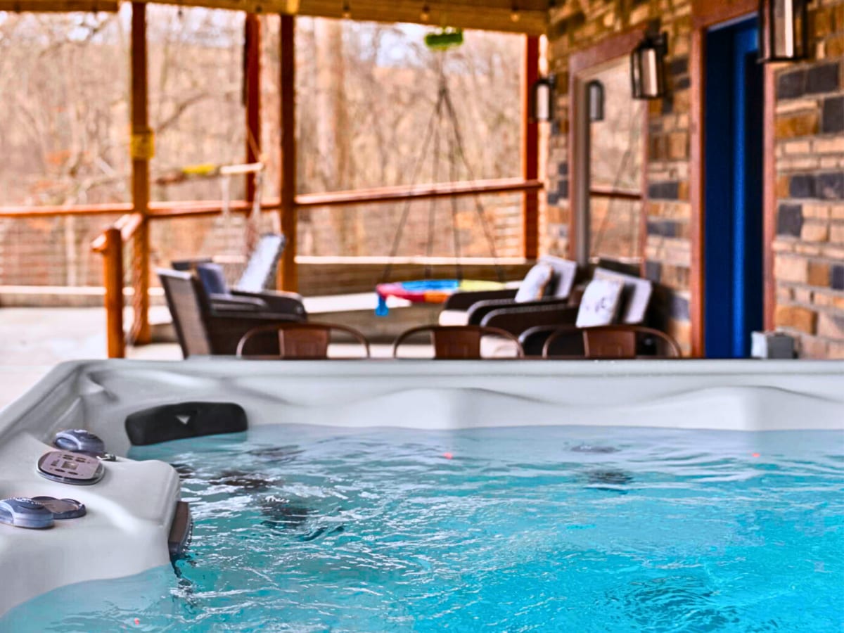 Hot tub at Pool House Lodge