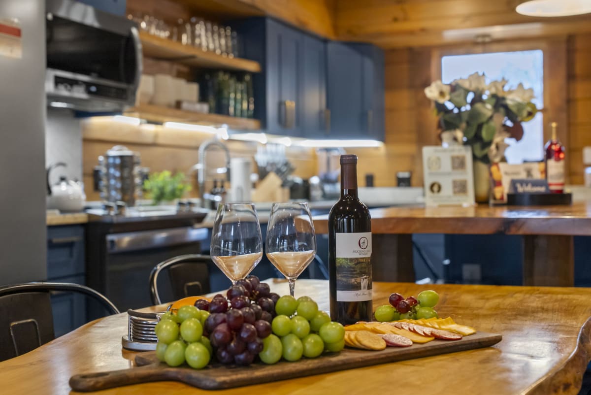 Kitchen and dining at Pool House Lodge