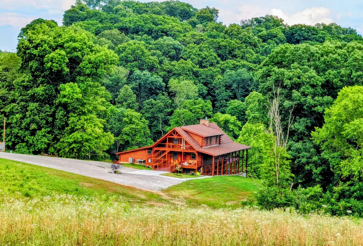 Pool House Lodge in summer — Hocking Hills Ohio