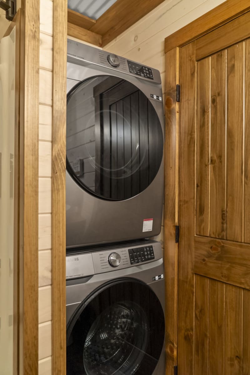 Pool house lodge bathroom5 washer and dryer