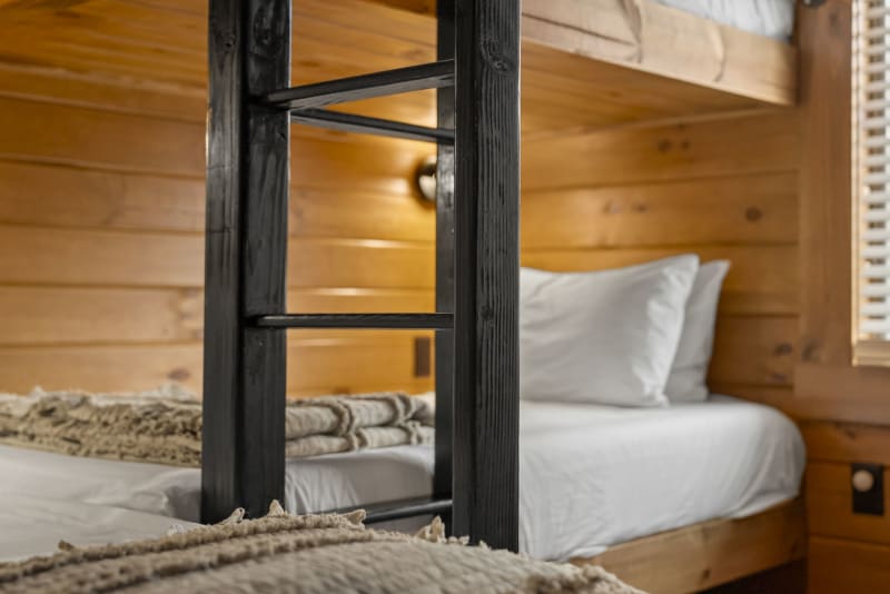 Pool house lodge bedroom2 by window