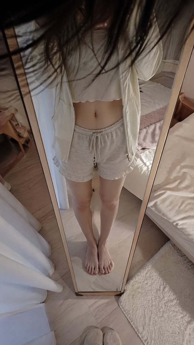 First-Person Mirror Bedroom Photo example 2