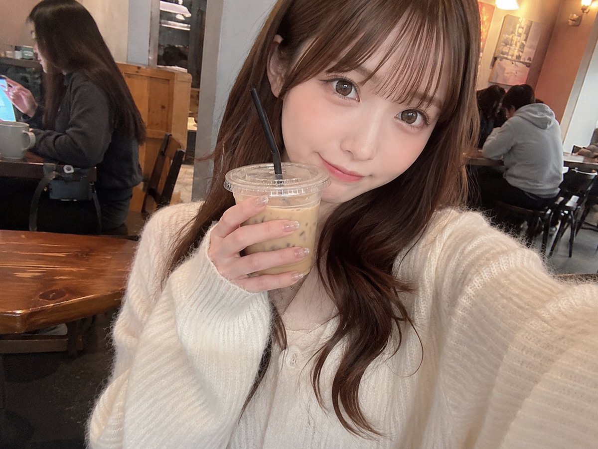 Realistic Japanese Idol iPhone Selfie AI image template preview