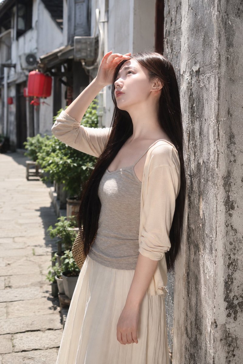 Sunny Alley Fashion Portrait example 1
