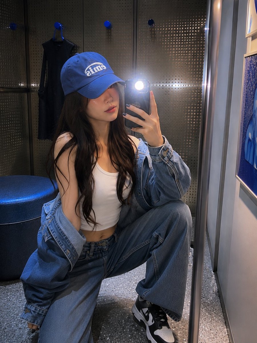 Streetwear Fashion Mirror Selfie example 2