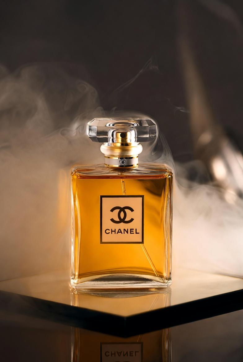Chanel Perfume Product Shot Prompt AI image template preview
