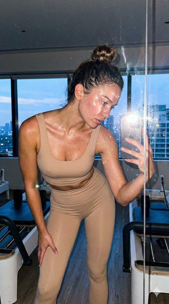 Pilates Selfie Prompt AI image template preview