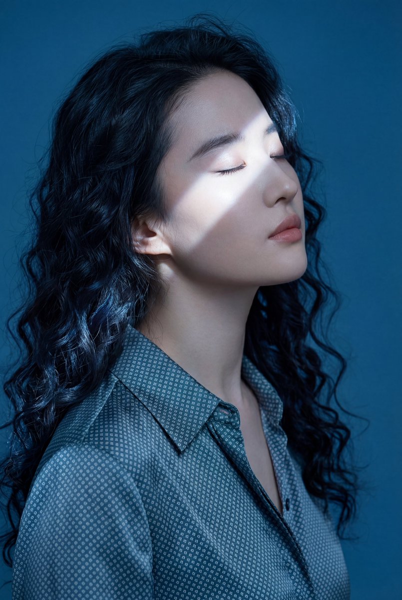 Ethereal Blue Light Editorial Portrait (Chinese Context) AI image template preview