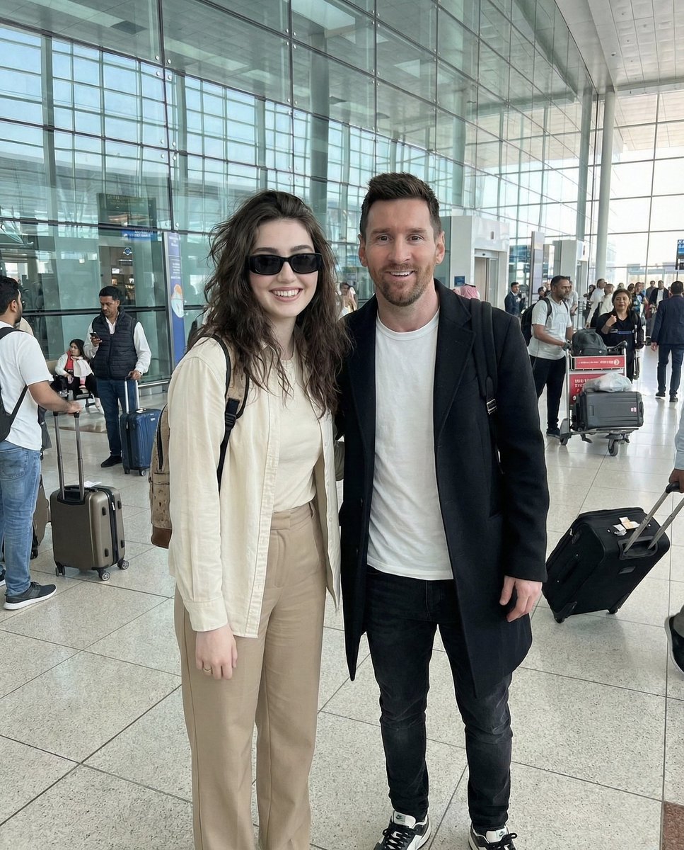 Ultra-Realistic Celebrity Encounter Selfie AI image template preview
