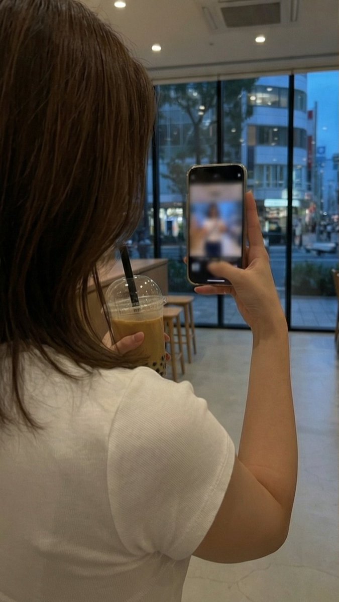 Multi-Angle, Face-Obscured Shot Generation Prompt for Nano Banana Pro AI image template preview