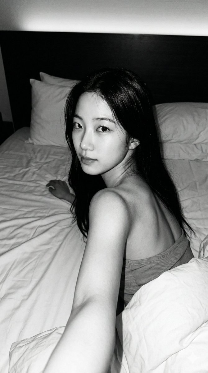 Black and White Noir Selfie of Kazuha AI image template preview