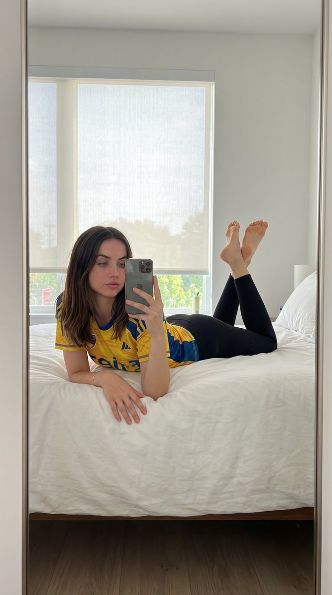 Natural Lifestyle Mirror Selfie example 3