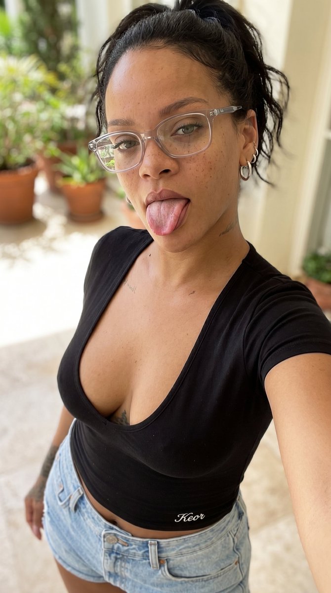 Celebrity Selfie Selfie Generation example 4