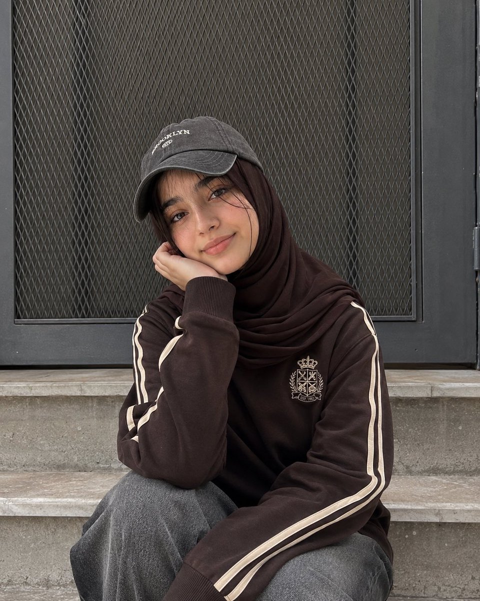 Streetwear Hijab Portrait AI image template preview