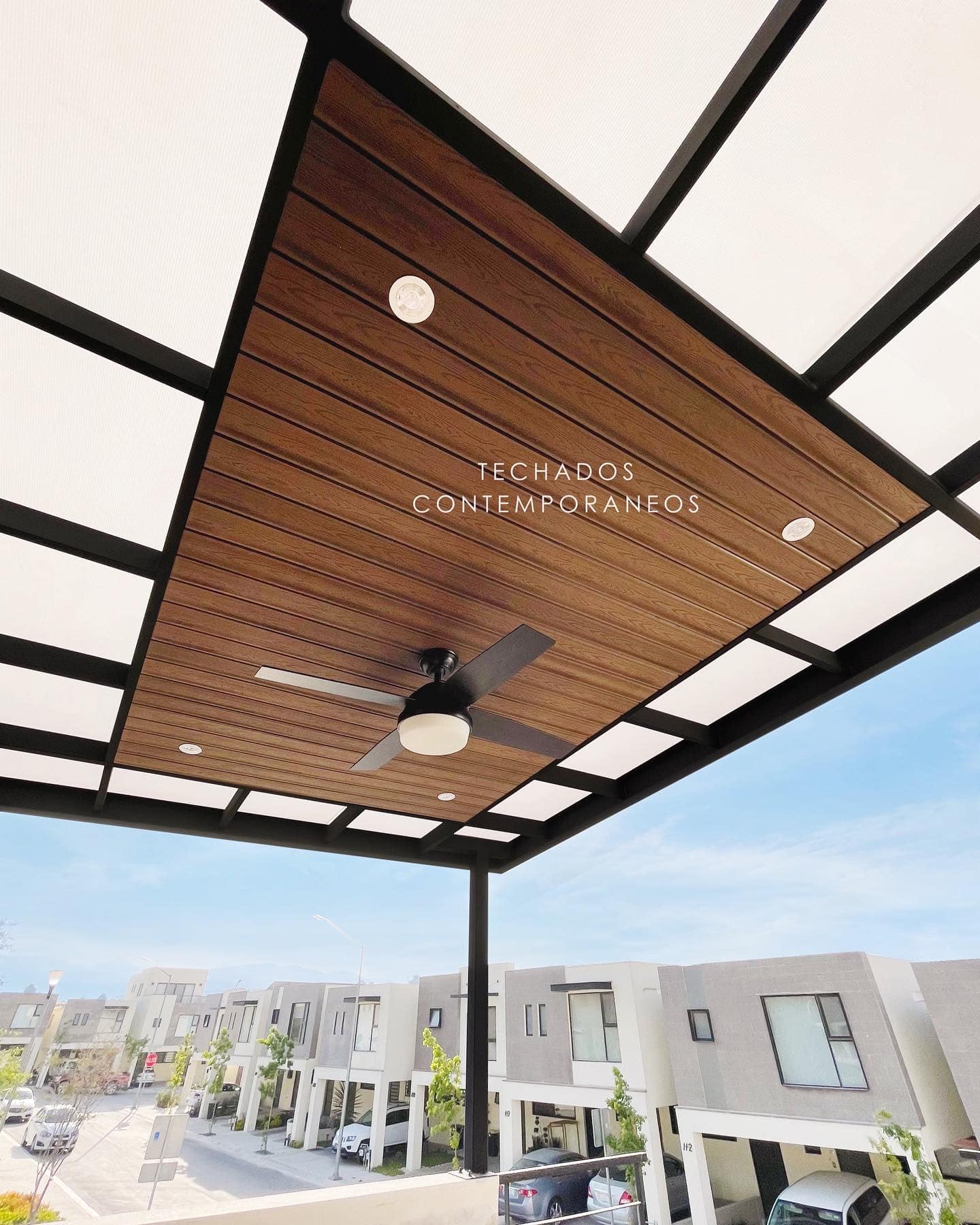 Cochera Moderna Metálica