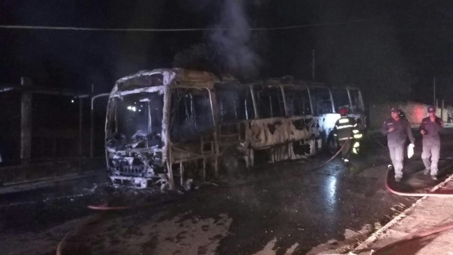 Ônibus é incendiado e estações são fechadas em Belo Horizonte 1 %C3%B4nibus bh incendiado z0hfug