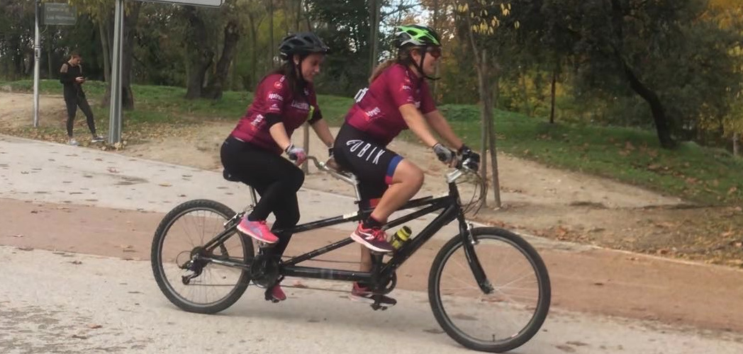 Un tándem para seguir disfrutando del ciclismo y romper las barreras de la discapacidad