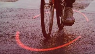EL INVENTO DE LUCES INTELIGENTES QUE ALEJARÁ A LOS COCHES DE LAS BICICLETAS Y CICLISTAS