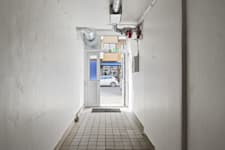 Åsögatan 87 - Separat lastintalg på sidan av entrén