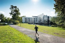 Frösundaviks Allé 1 - Frösundaviks natursköna omgivning i Hagaparken