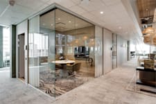 Arena Platinan - Mårten Krakowgatan 2 - Hörnrum med glasväggar för möten och arbete.