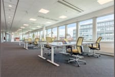 Färögatan 33 - Kista Science Tower, p... - Kontorslandskap i Kista Science Tower med utsikt mot grannhusen.