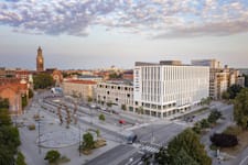 Pildammsvägen/S:t Johannesgatan - Stadspuls och kommunikationer precis utanför dörren.