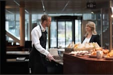 Köpsvängen 22 - Café, ljusgård - Hangar 5