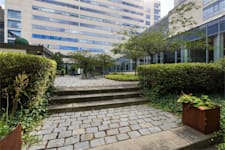 Karlavägen 108 - Uteplats utanför lokalen