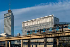 Knarrarnäsgatan 7 - Kista Entré, plan 2 - Kista Entré bredvid Kista Science Tower och tunnelbanan.