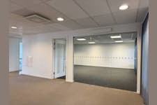 Sisjövägen 45 - Stort mötesrum i anslutning till entrén