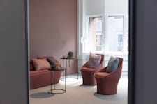 Jörgen Kocksgatan 9 - Sittgrupp i lounge med fåtöljer för pauser och informella möten.