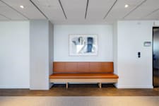 Malmskillnadsgatan 13 - Sergelhuset - inbyggd soffa för paus och samtal.