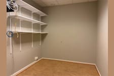 Aminogatan 34 - Rymligt förråd