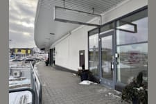 Sisjövägen 45 - Entrén med egen skyltplats