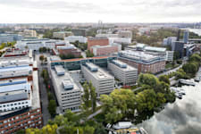 Solna strandväg 82, B5 (1 tr) - Fastigheten exteriört, vackert belägen vid Bällstaviken