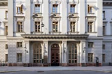 Drottninggatan 96-98 - Pampig entré in till Westmanska Palatset.