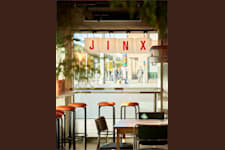 Folkungagatan 16-20 - Restaurang Jinx ligger i bottenplan av fastigheten