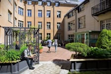 Gamla Brogatan 26, 4 tr - Ilustrationsbild 2, innergård