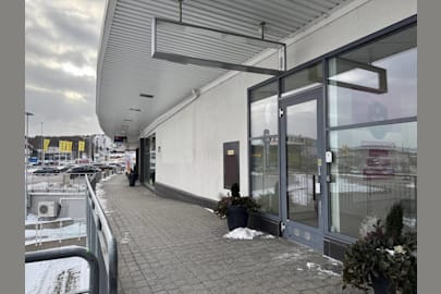 Sisjövägen 45 - Entrén med egen skyltplats