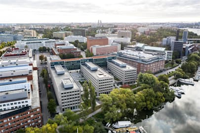 Solna strandväg 82, B5 (1 tr) - Fastigheten exteriört, vackert belägen vid Bällstaviken