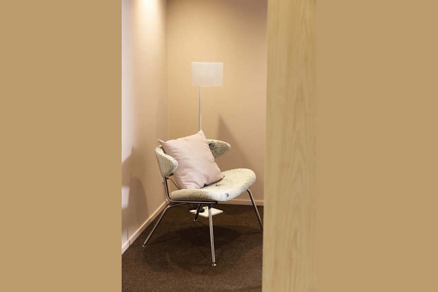 Jörgen Kocksgatan 9 - Avskild sittplats i kontoret för fokus eller telefonsamtal.