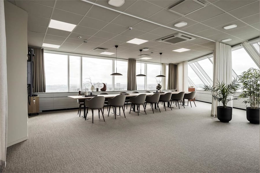 Arena Läppstiftet - Lilla Bommen 1 - Rymligt rum för möten och projektarbete med utsikt i två väderstreck.